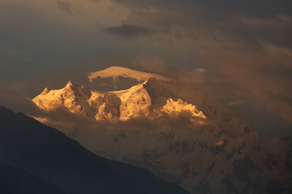 花都港龙拍摄神秘神山乔戈里峰