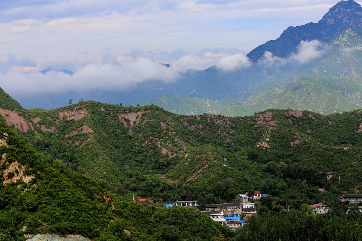 自驾游进山边走边拍