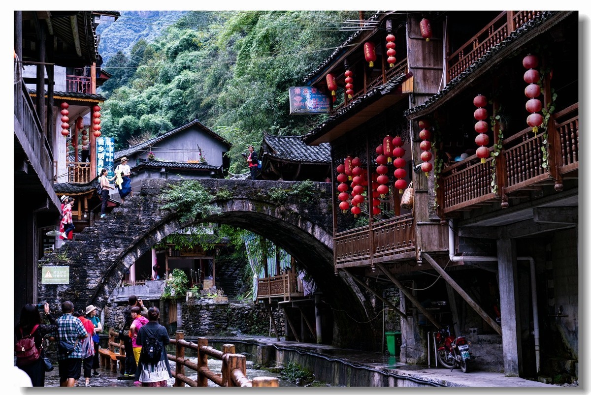 走近湘西吉首德夯苗寨