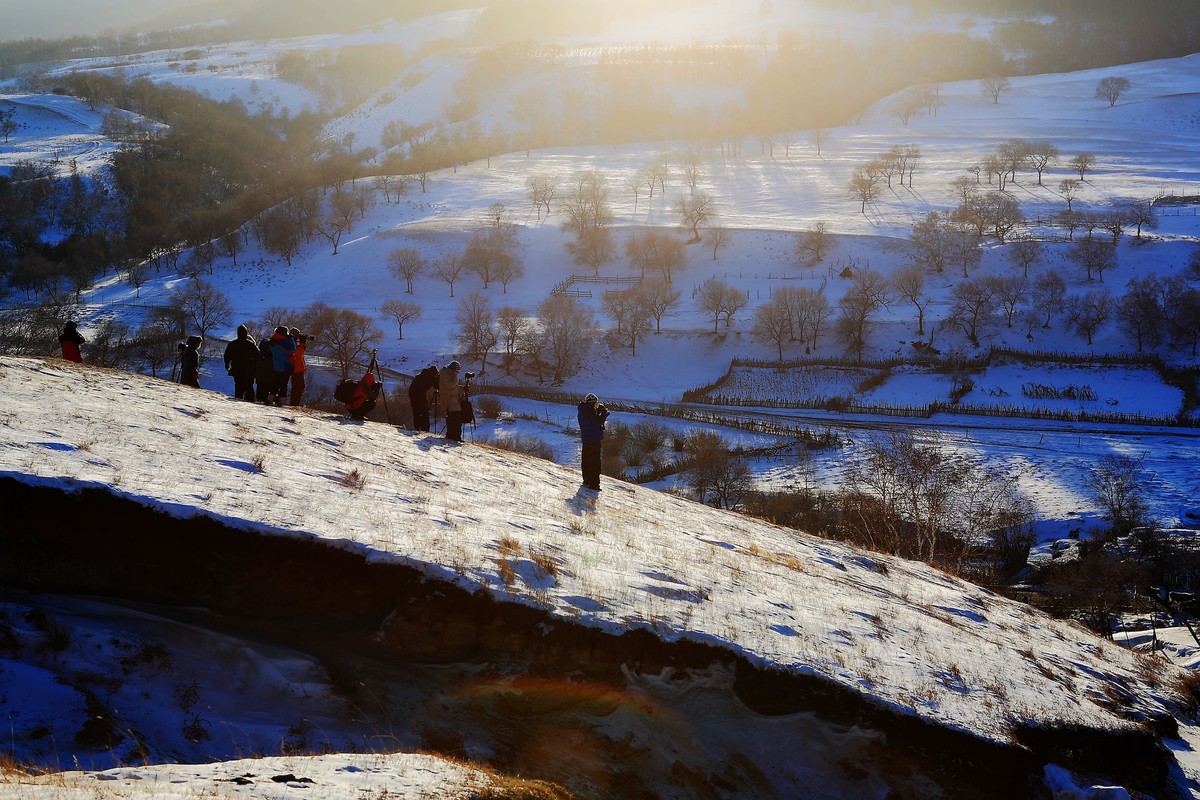 *  * 坝  上  雪  色 *  *