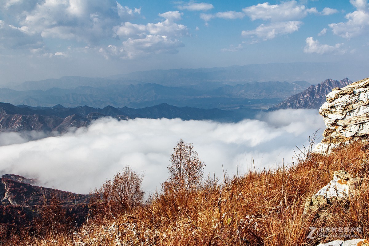 #佳能月赛-金秋十月#金秋白石山 云海佛光伴