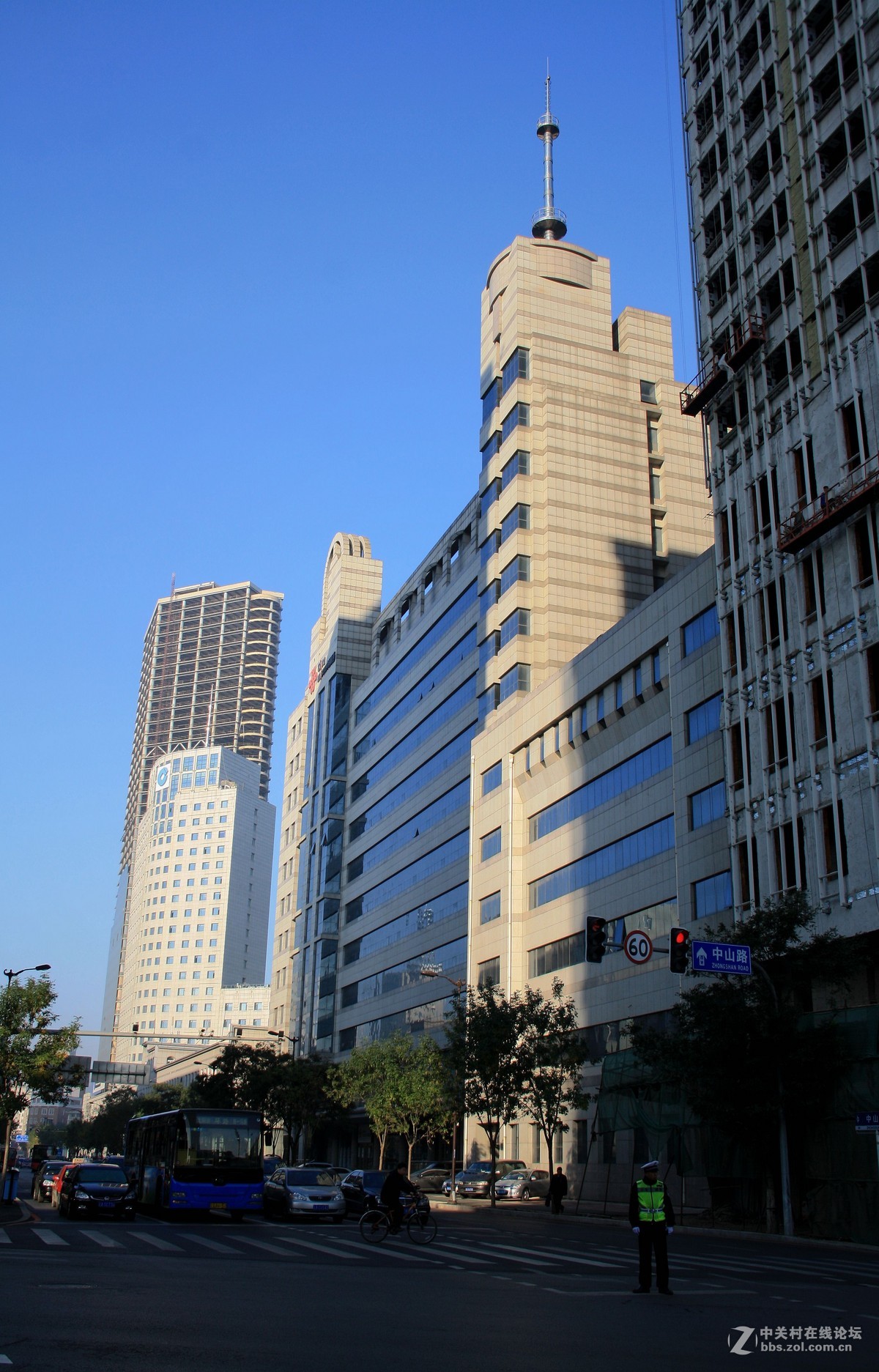 中山路上随拍景-----2015.10.12日沈阳中山路一小段路上的早自习 分享