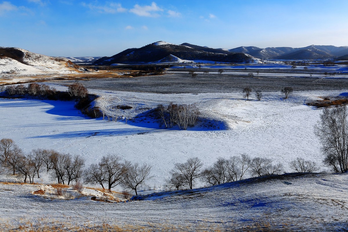 *  * 坝  上  雪  色 *  *