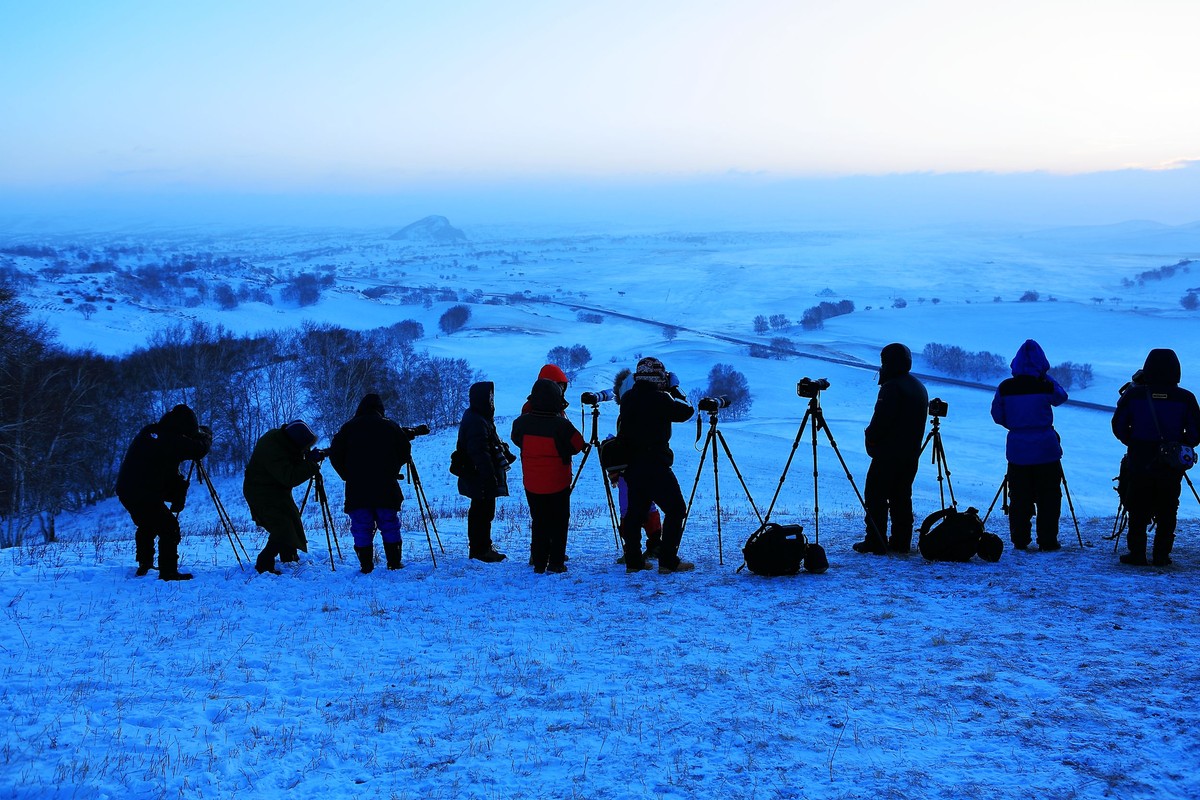 *  * 坝  上  雪  色 *  *