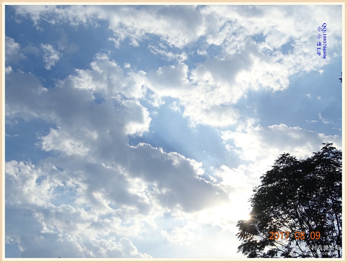 蓝天白云    千变万化