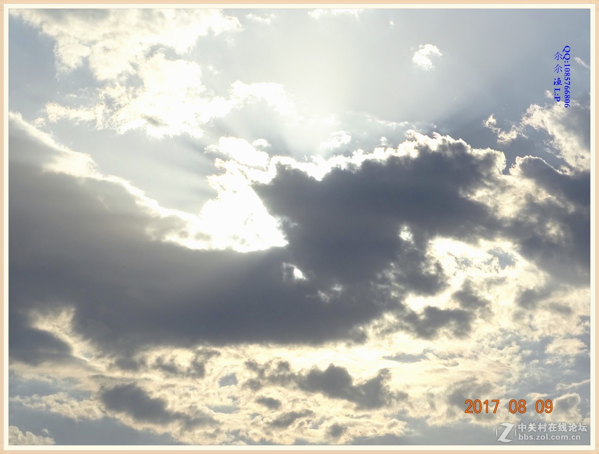 蓝天白云    千变万化