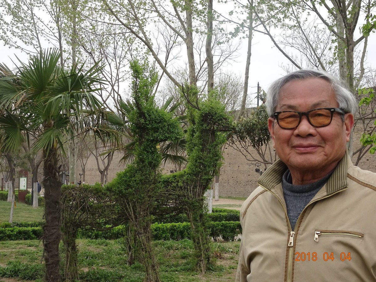 开封自拍照。我摄影我快乐，齐摄影齐快乐。75岁一老头祝摄友都快乐。