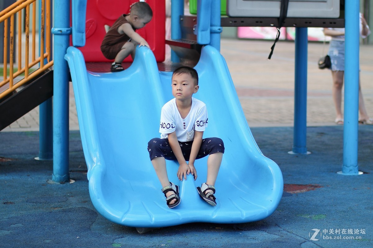 永诺50定大光圈抓拍