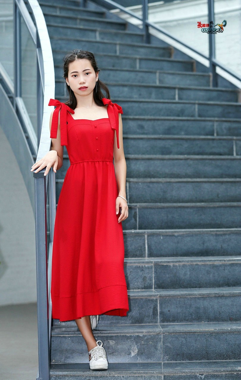 北岛红裙少女贵妃