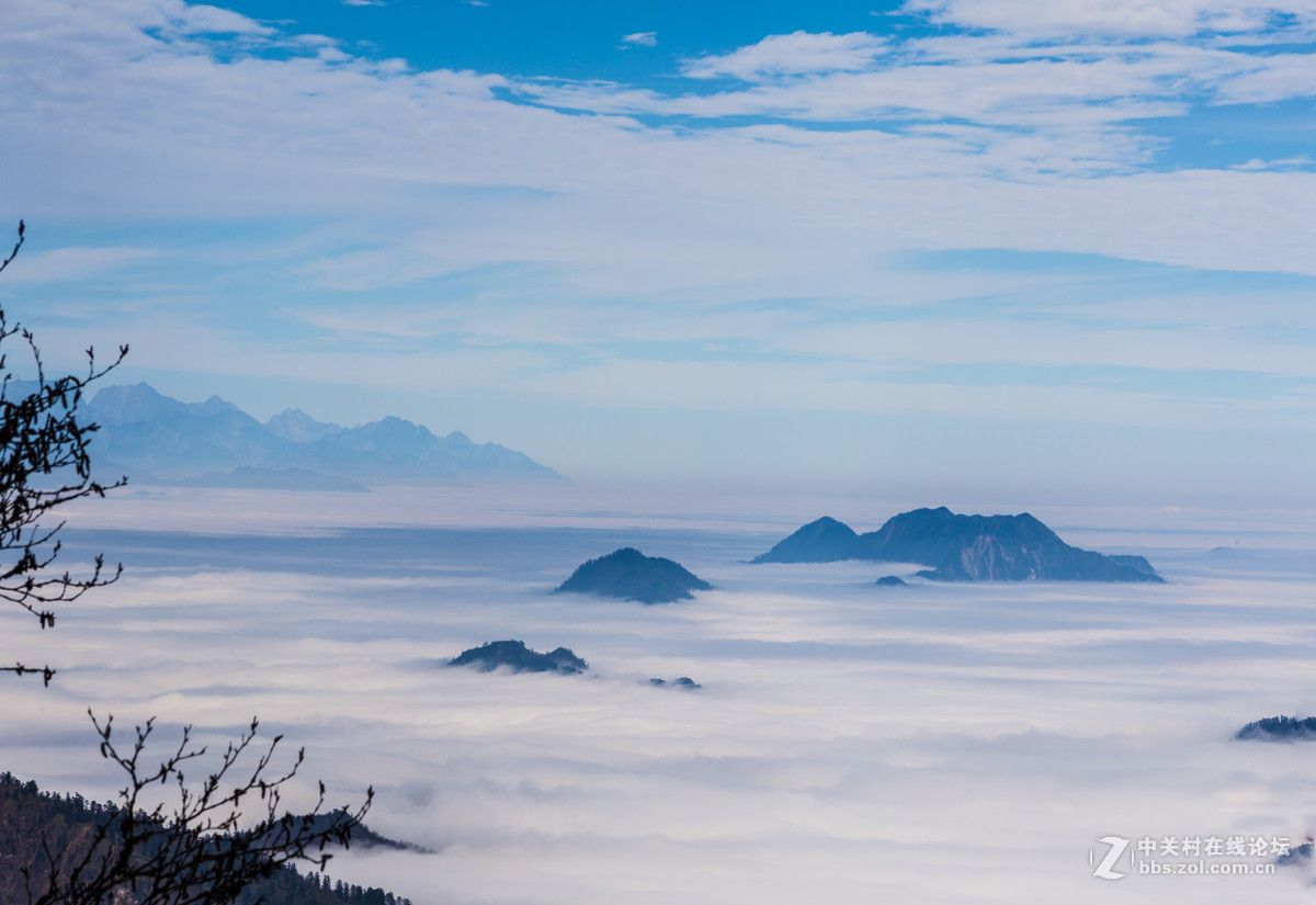 西嶺雪山雲海美景