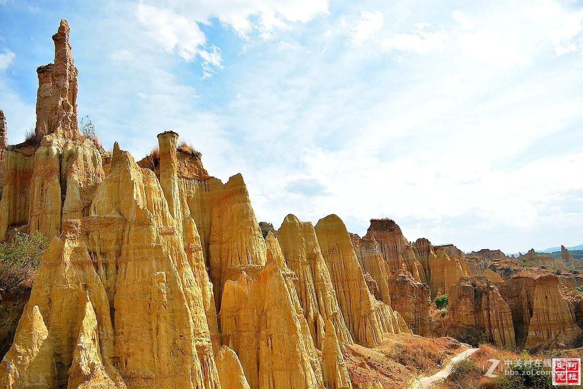 2019年第一帖、云南风景[浪巴铺土林]