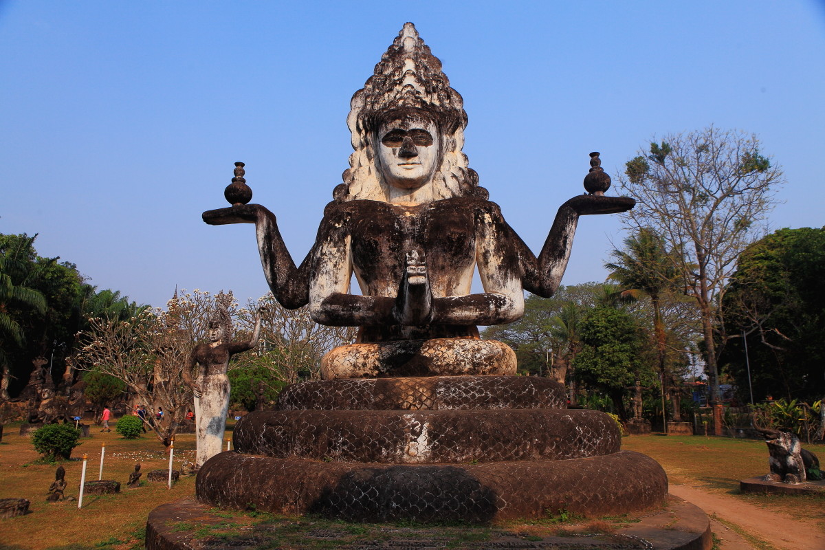 老挝东南亚最后一块世外桃源四充满宗教灵异色彩的香昆寺