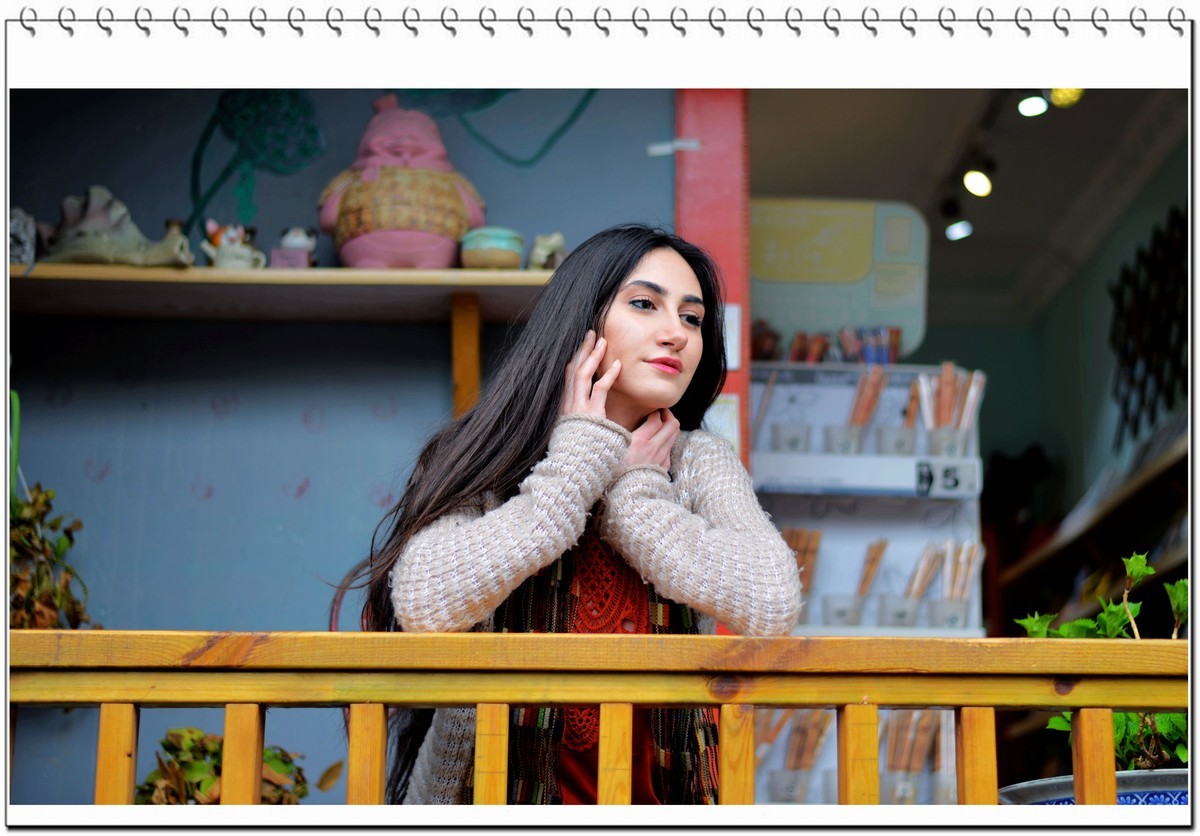 昙花林书房里漂亮的希腊女孩