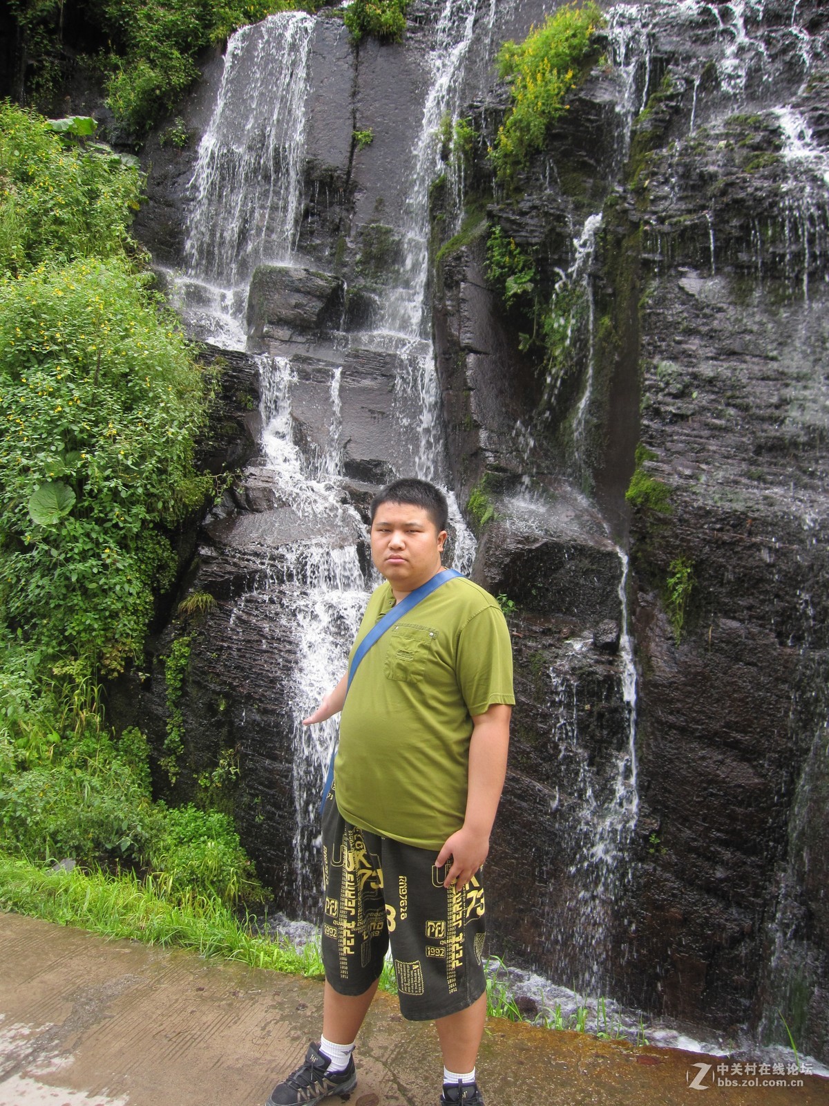 很早的相机，一款很好的牌子，很好的像素，这么多年来，放在问价件里一直很清晰，照片