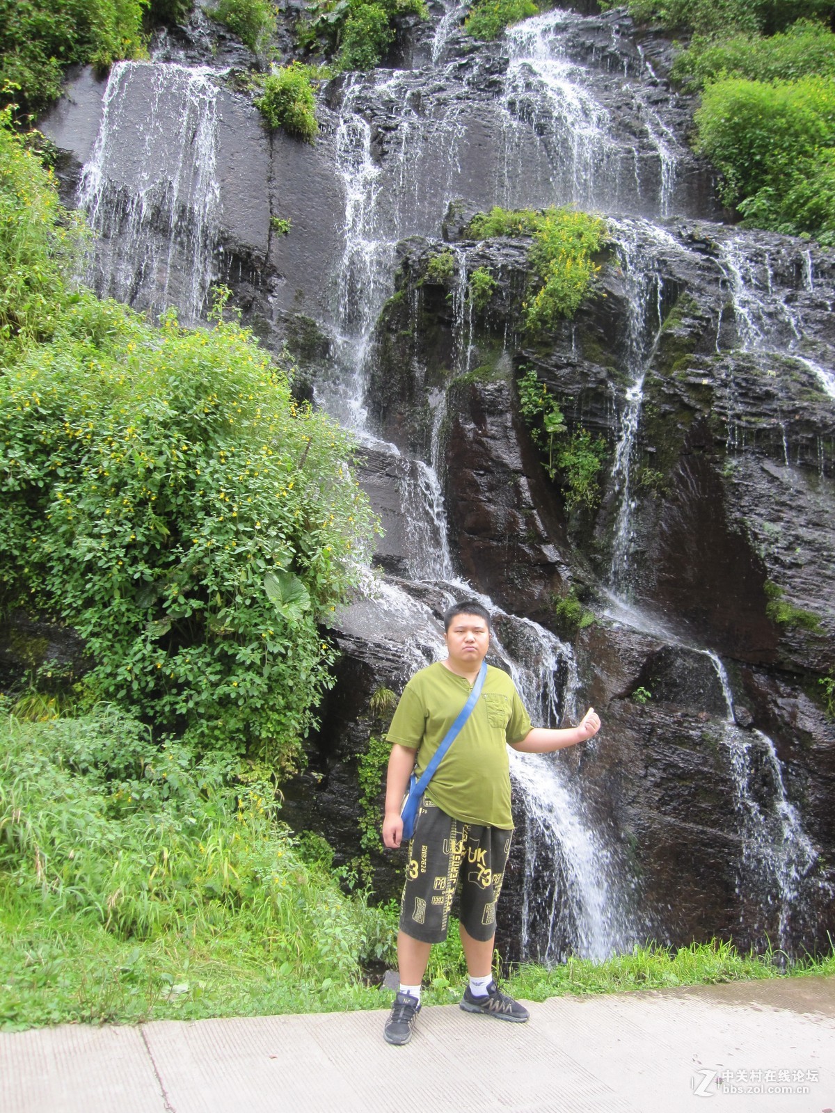 很早的相机，一款很好的牌子，很好的像素，这么多年来，放在问价件里一直很清晰，照片