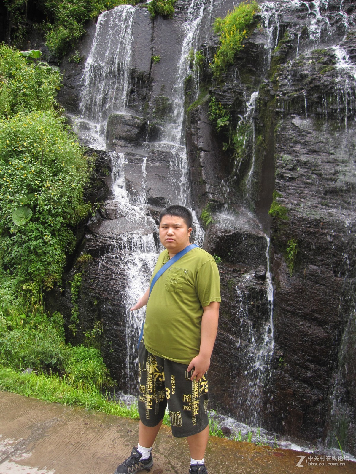 很早的相机，一款很好的牌子，很好的像素，这么多年来，放在问价件里一直很清晰，照片