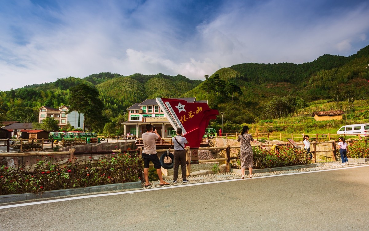 爱国主义教育一代代传下去