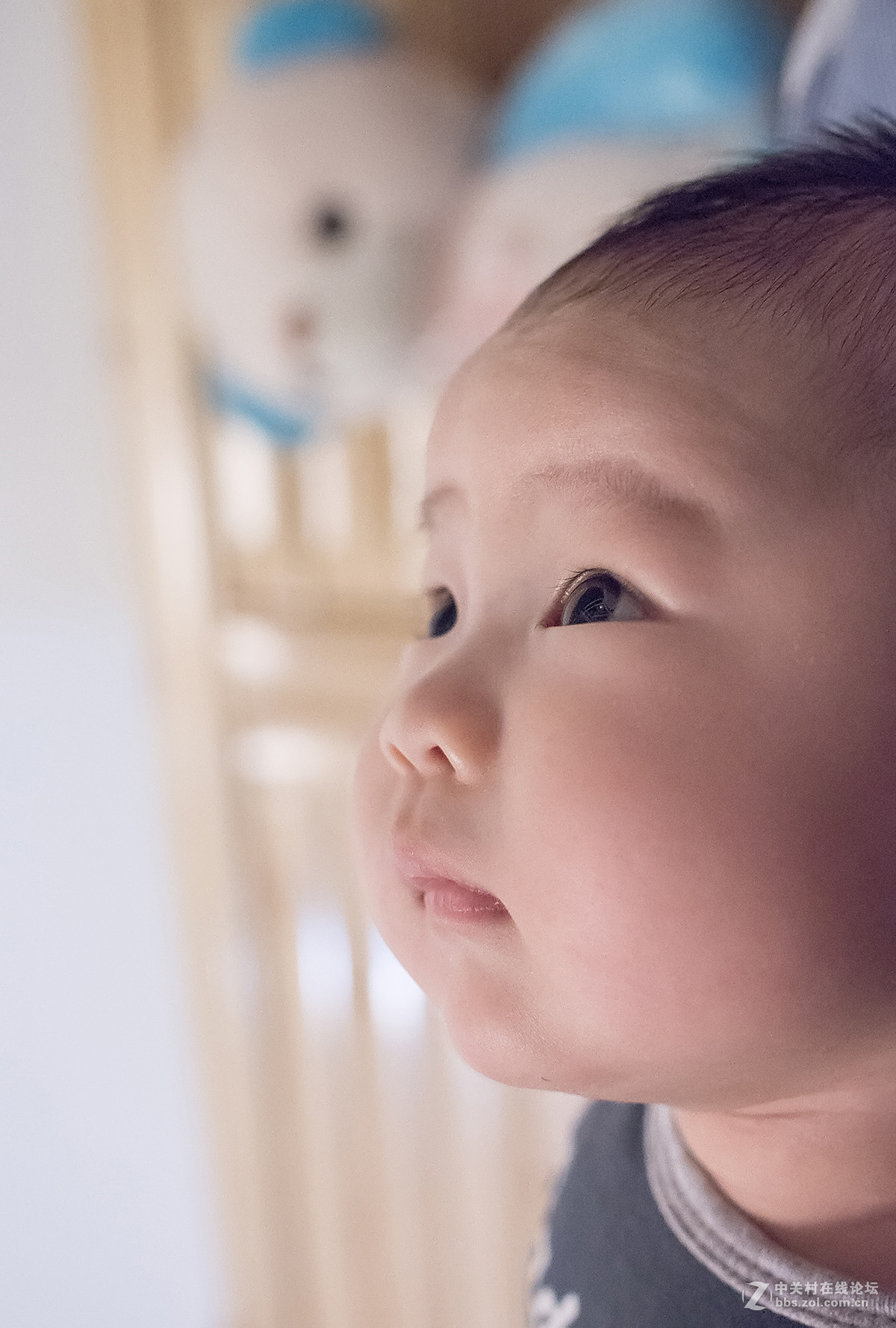 为拍宝宝入了E-M5到手一个月了，分享一些心得，上几张照片。