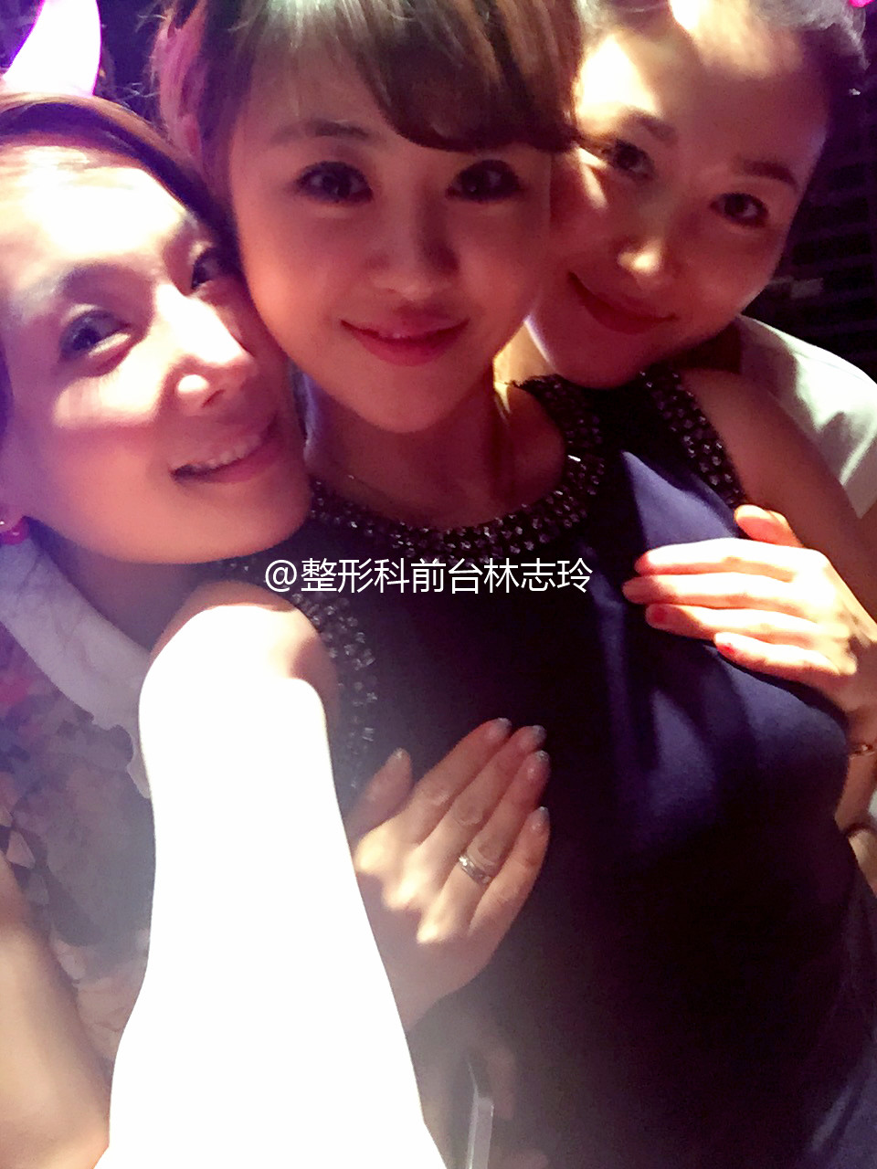 为什么我公司没这种福利？网友晒漂亮前台！