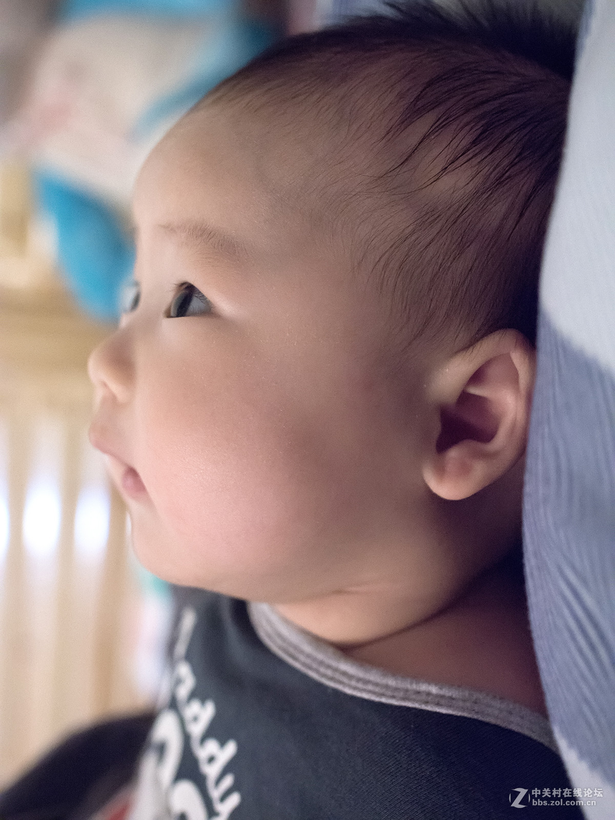 为拍宝宝入了E-M5到手一个月了，分享一些心得，上几张照片。