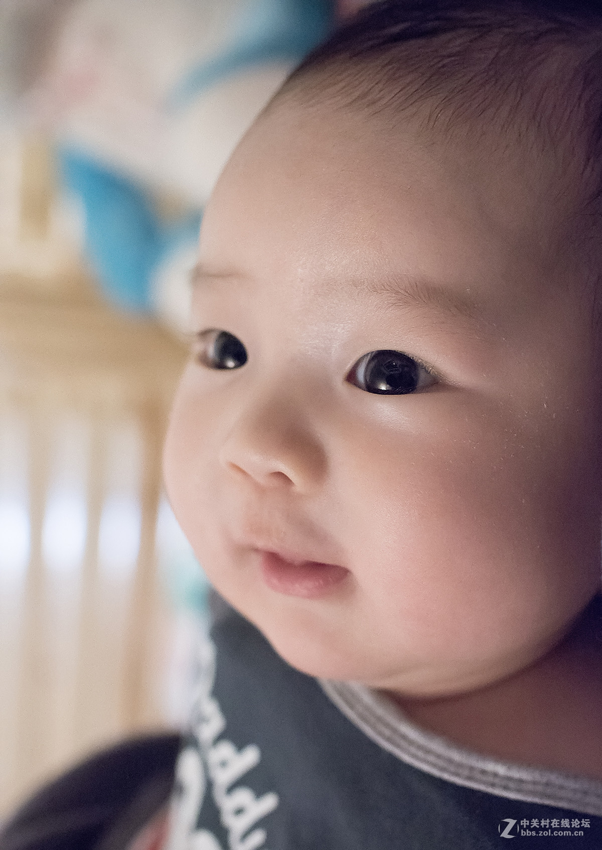 为拍宝宝入了E-M5到手一个月了，分享一些心得，上几张照片。