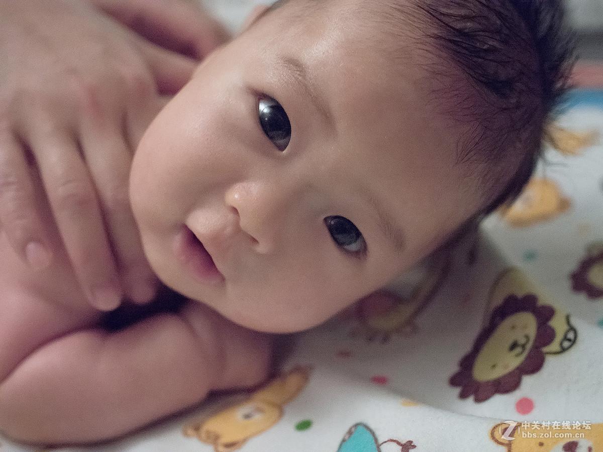 为拍宝宝入了E-M5到手一个月了，分享一些心得，上几张照片。