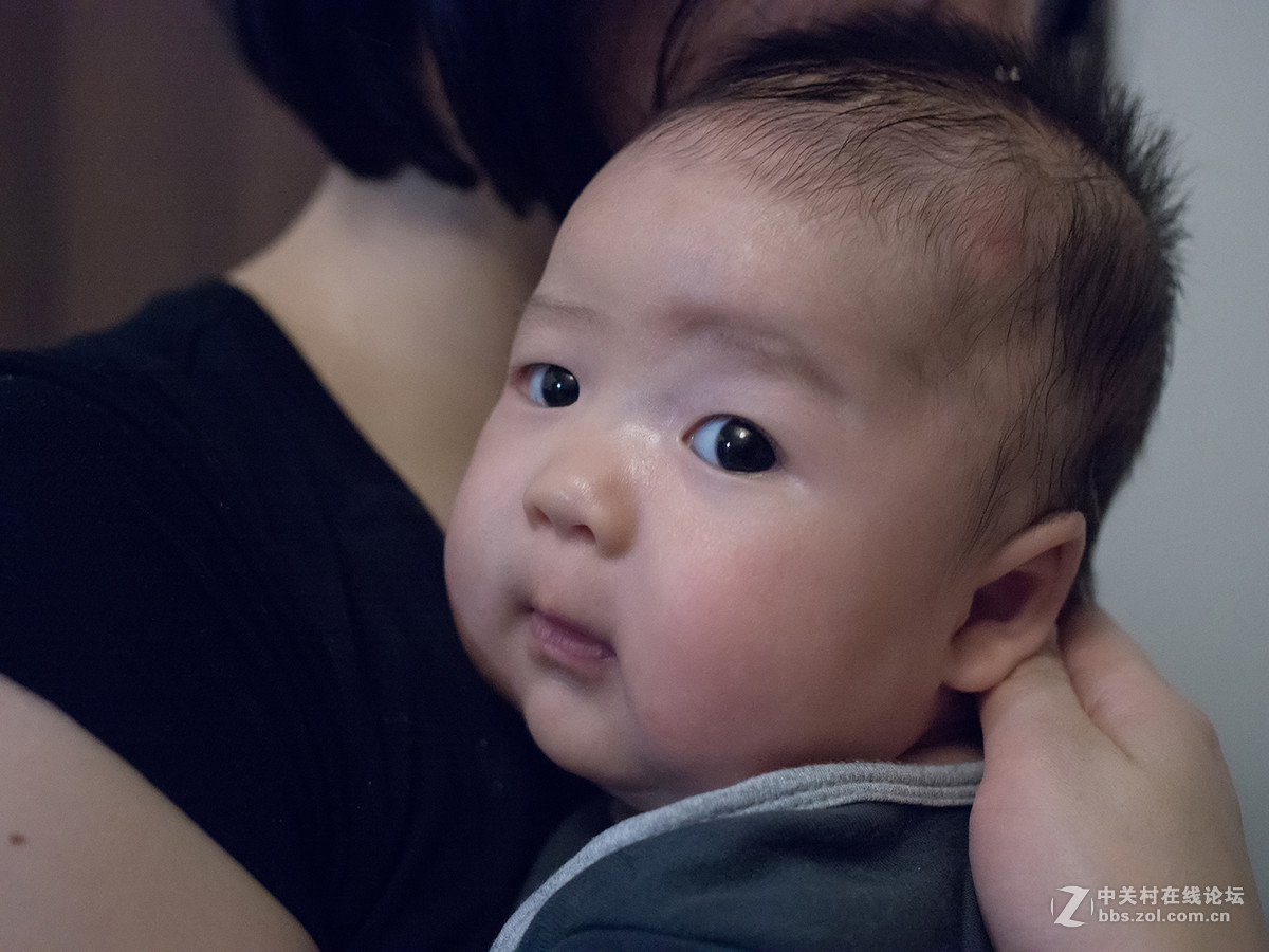 为拍宝宝入了E-M5到手一个月了，分享一些心得，上几张照片。