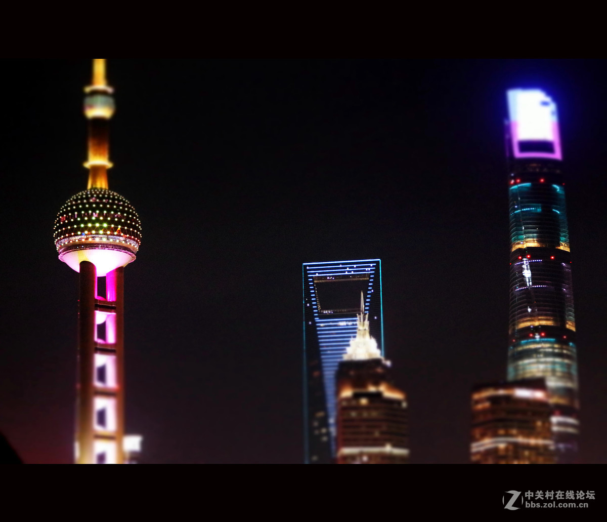 阿巫桑初入80D＋小小白，浅拍上海外滩夜景