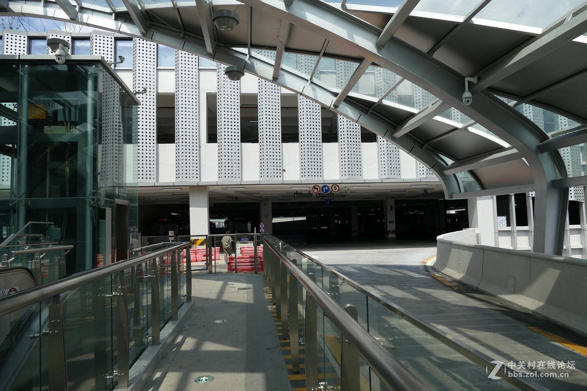 尚未完全交付使用的金沙枢纽站