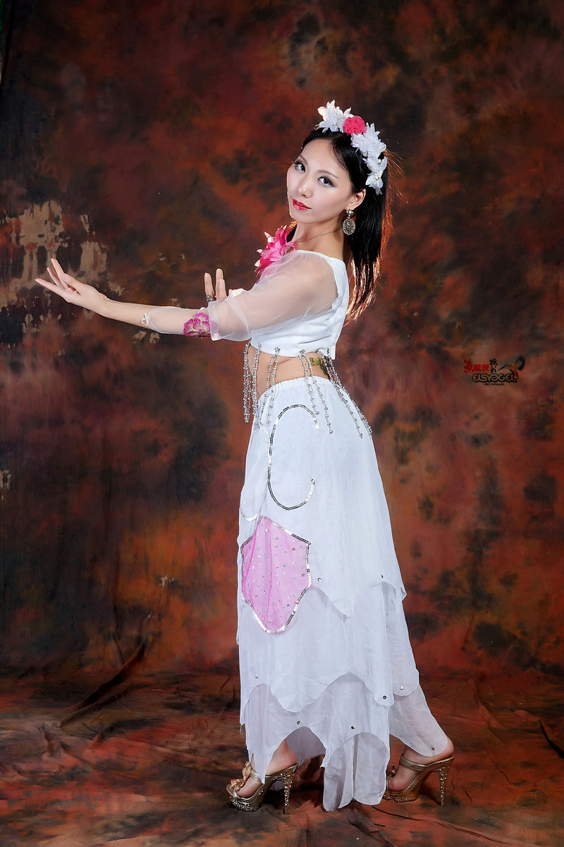 棚拍民族舞服之美女玲兰