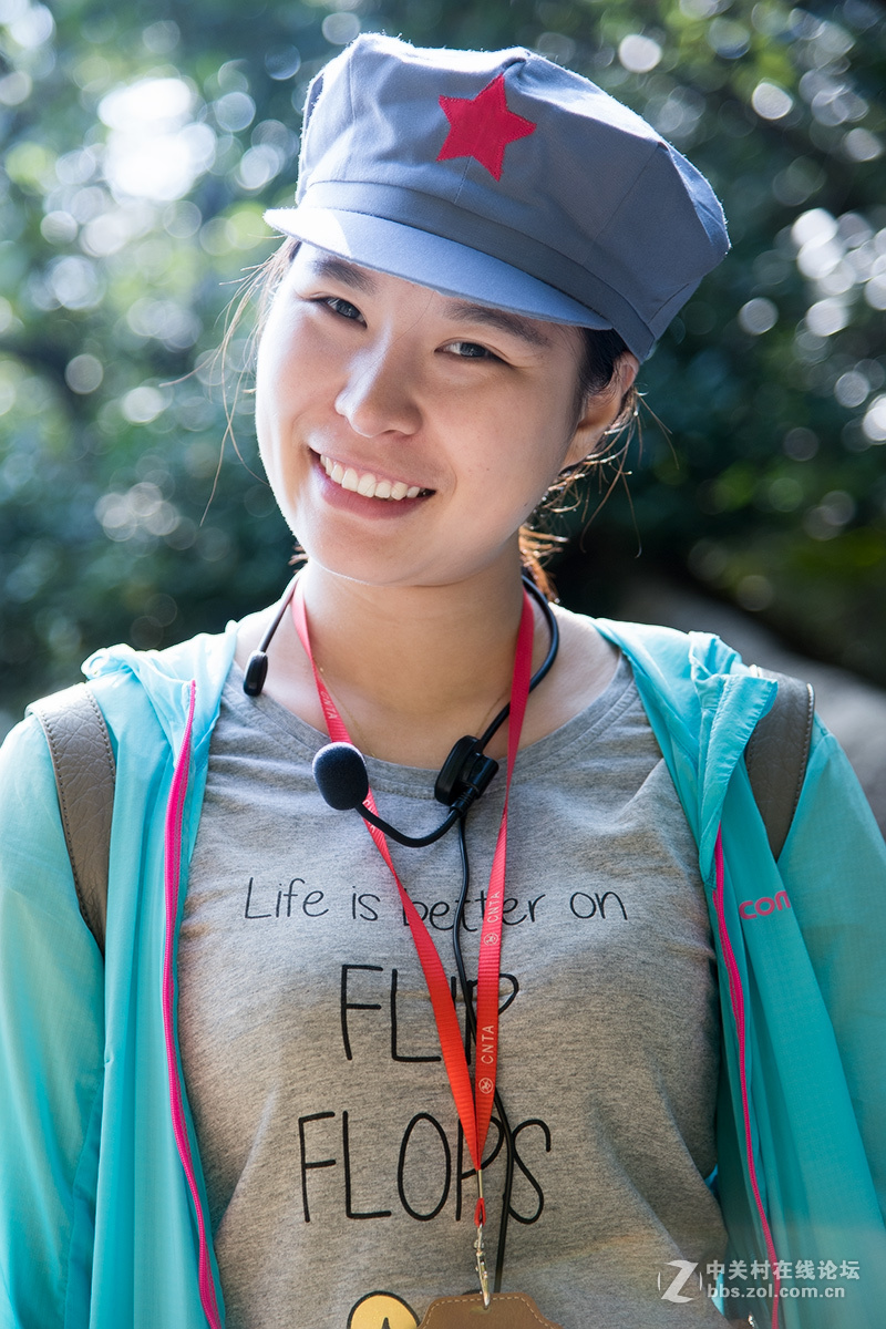 大别山的女导游