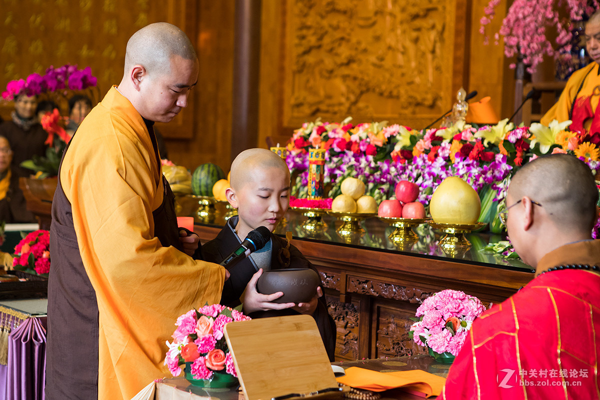 西安大慈恩寺为一小孩举行剃度仪式-中关村在线摄影论坛