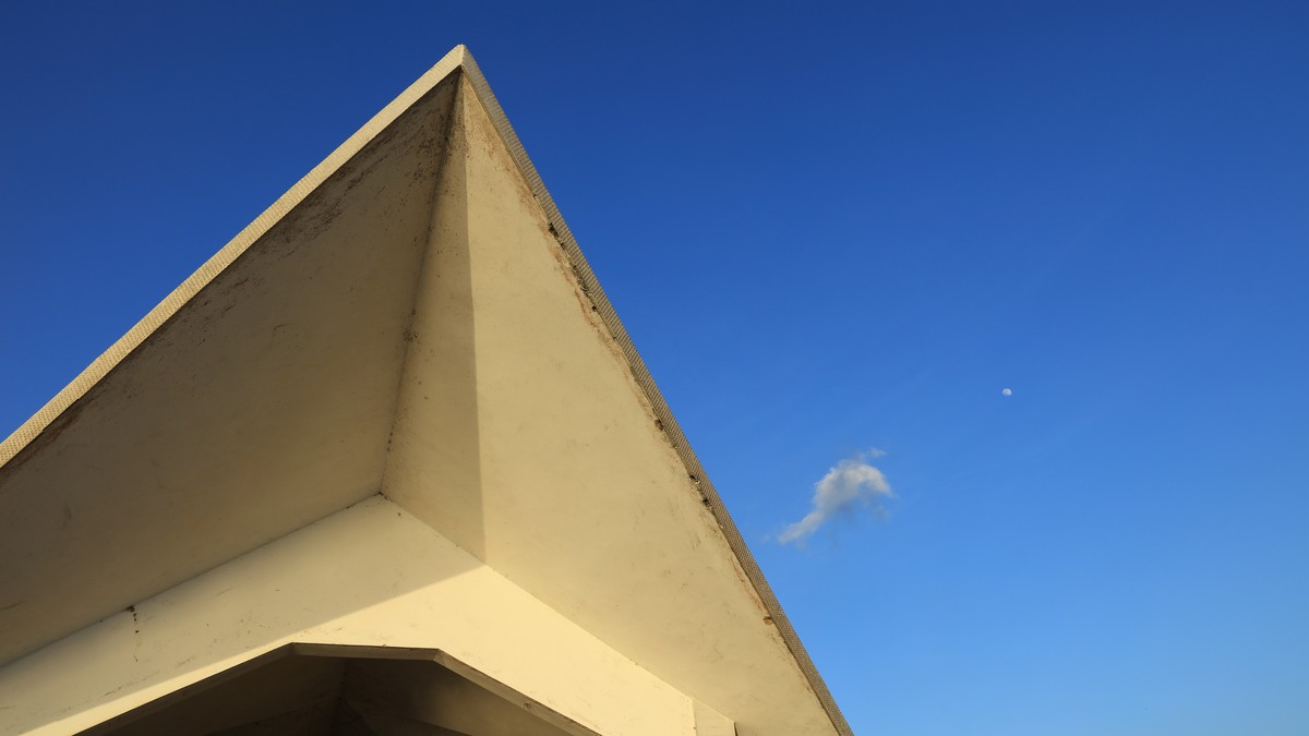 蓝天、白云、碧水、绿树