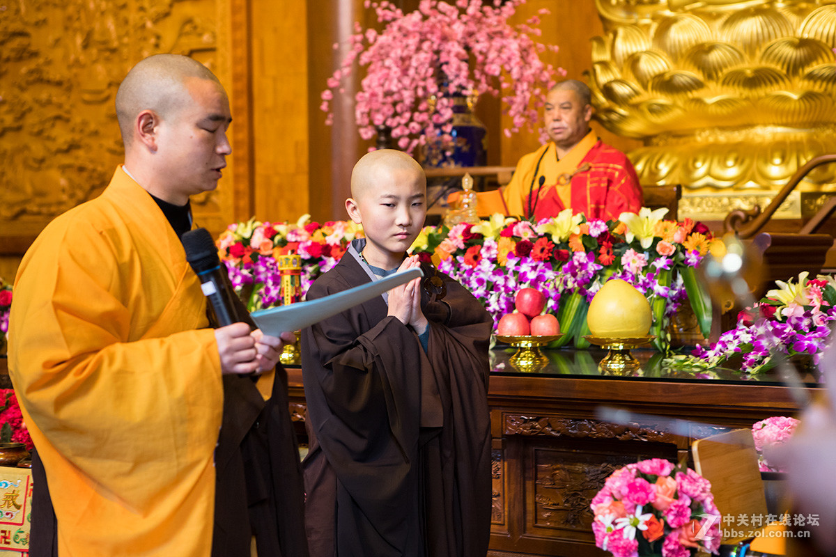 西安大慈恩寺为一小孩举行剃度仪式-中关村在线摄影论坛
