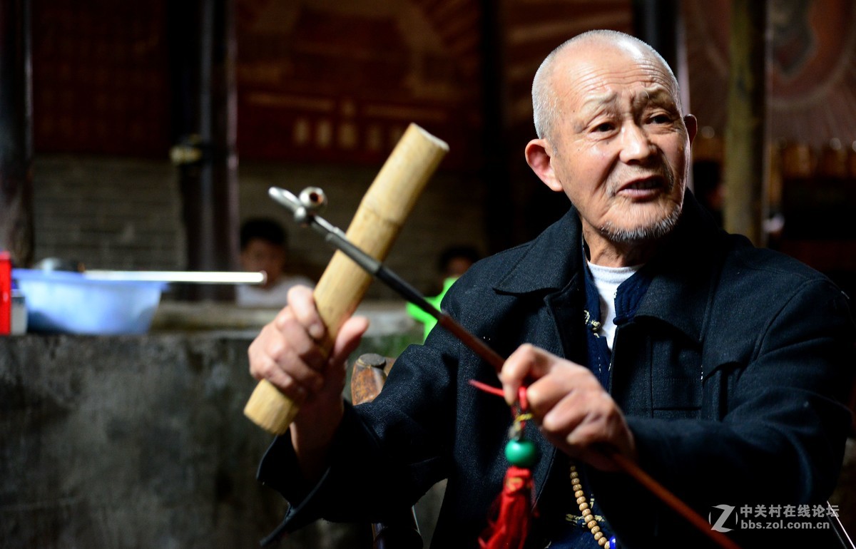 老茶馆里的茶客