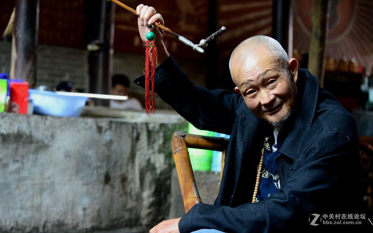 老茶馆里的茶客