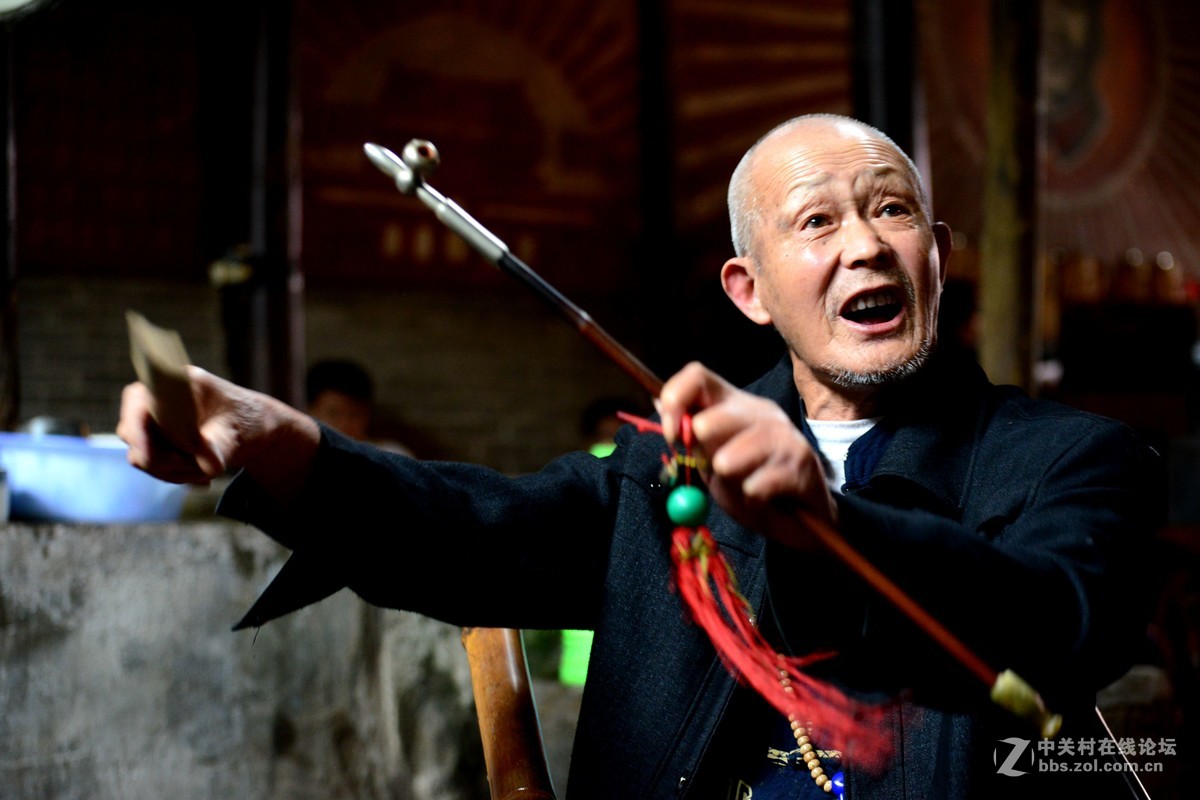 老茶馆里的茶客