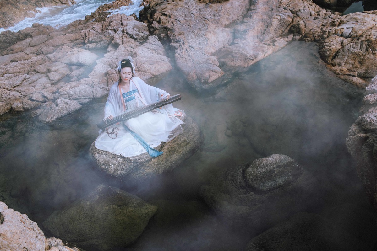 沧海月明珠有泪