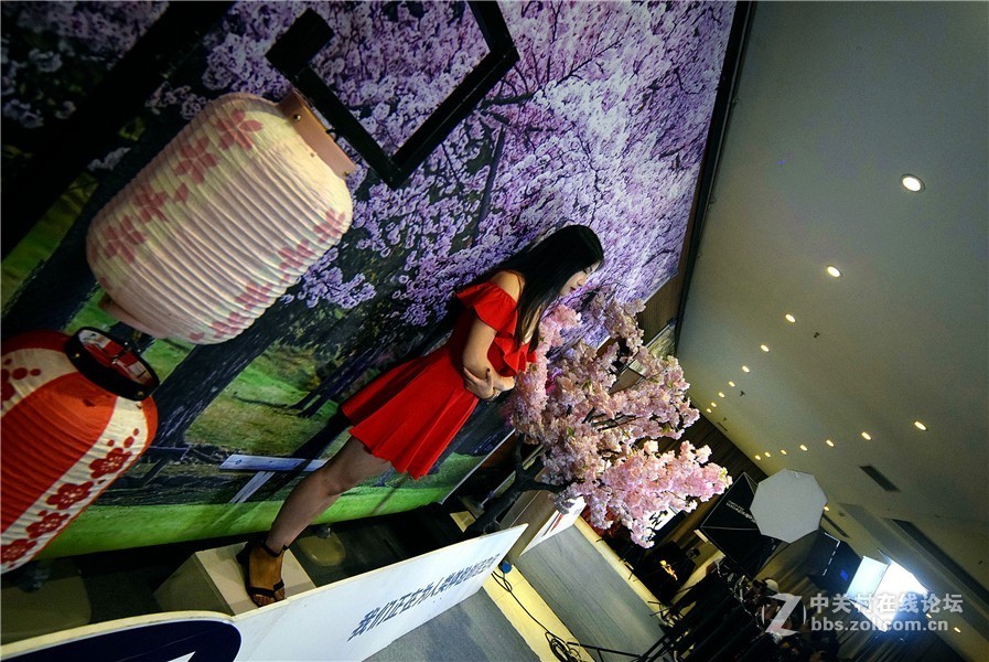 2018年度佳能摄影大棚车亮相洛阳大酒店