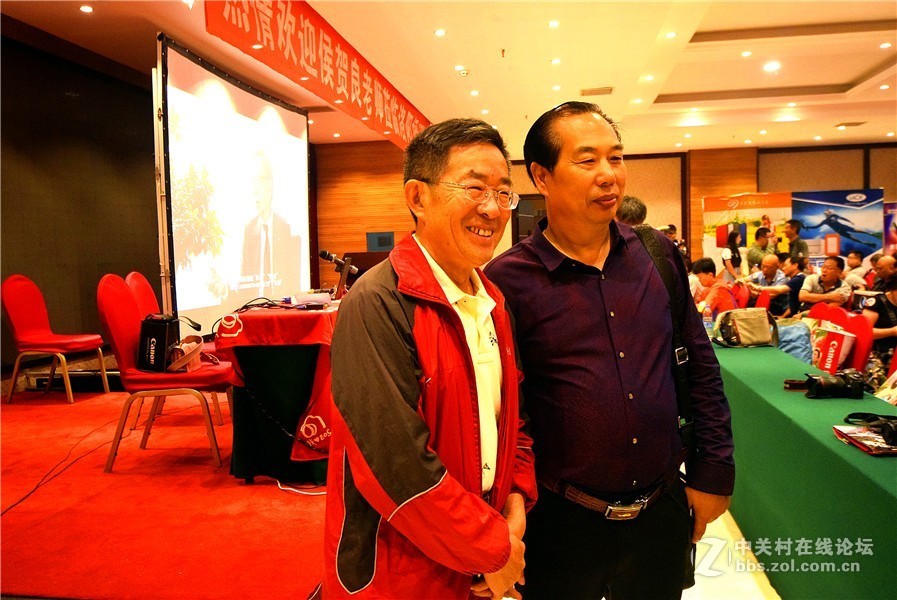 2018年度佳能摄影大棚车亮相洛阳大酒店