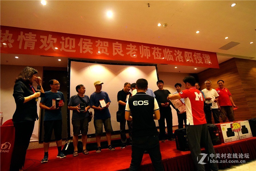 2018年度佳能摄影大棚车亮相洛阳大酒店