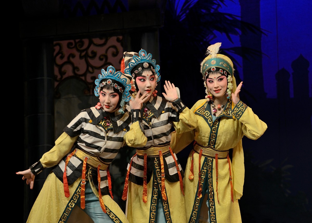 上海京剧院迎新贺岁演出神话京剧武戏《盘丝洞》习作（二）