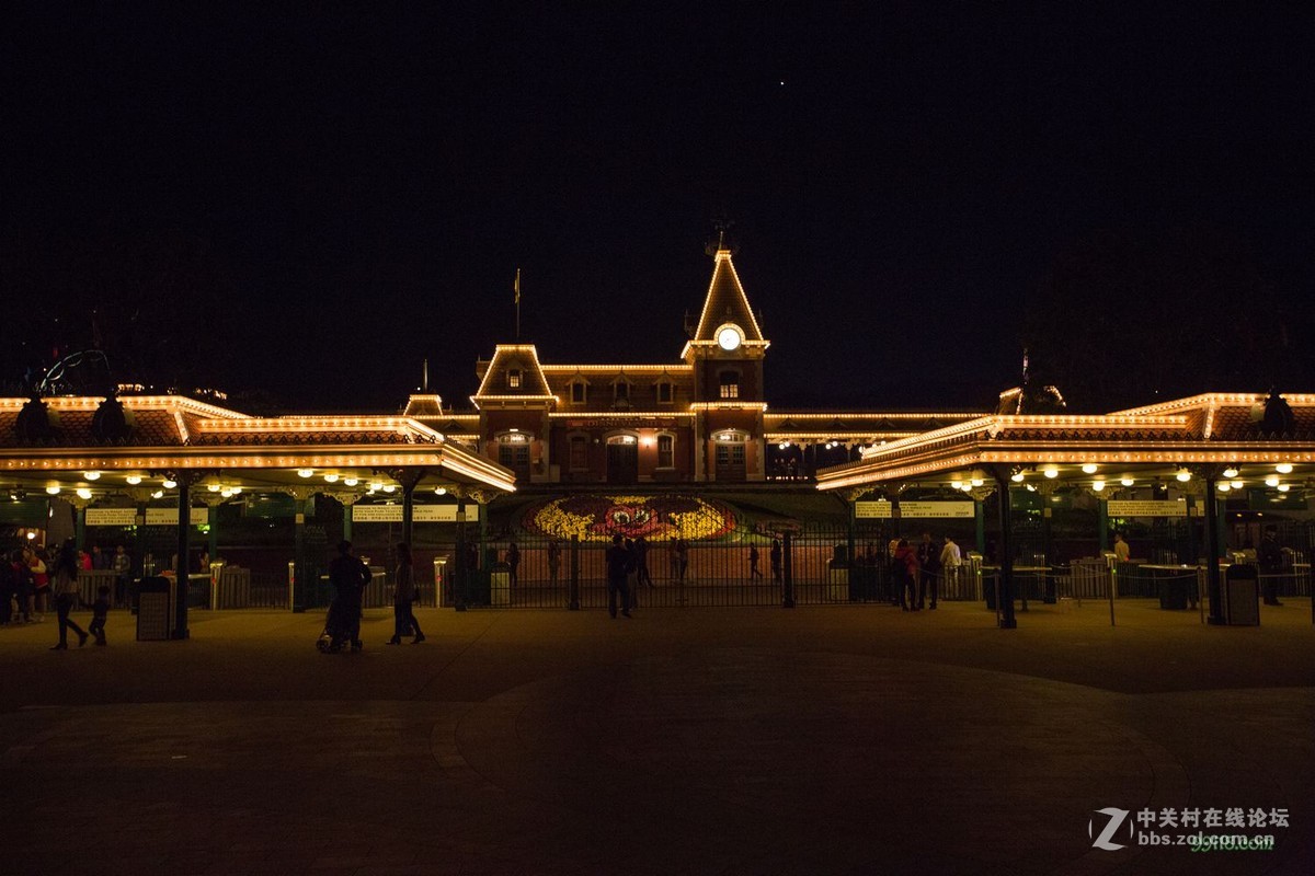 香港夜晚的迪斯尼乐园