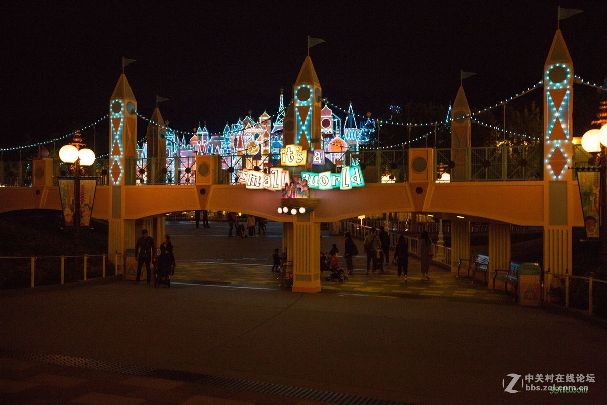 香港夜晚的迪斯尼乐园