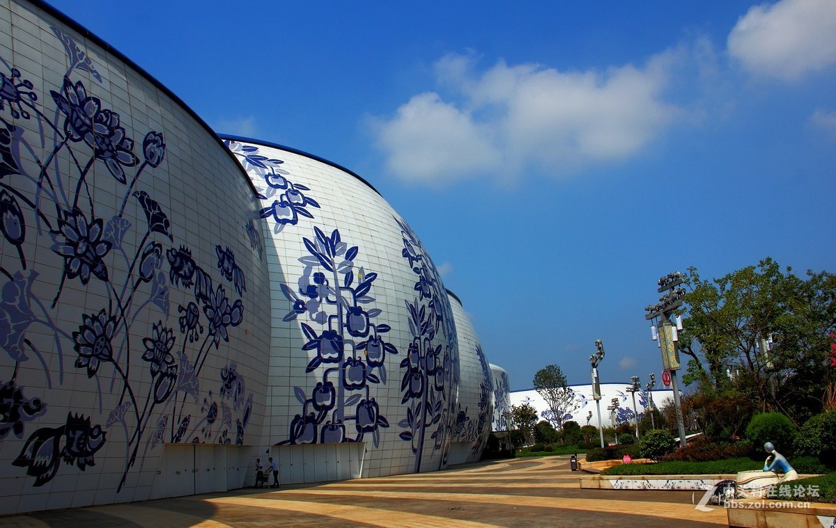 #佳能月赛-秋高气爽#雄伟壮观的南昌万达茂，青花瓷建筑风光。