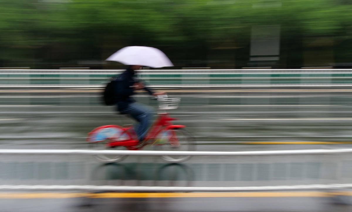 G9+14—140镜头拍摄的“雨中疾驶”