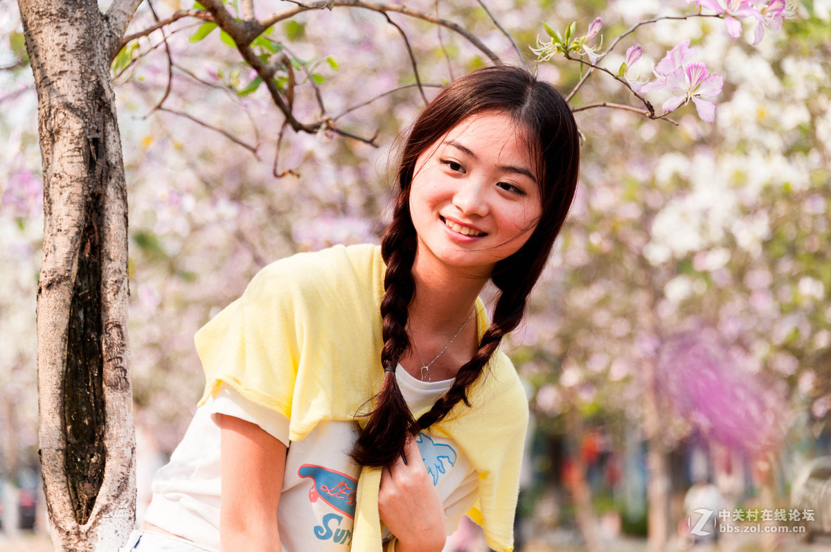 华农校园辫子女孩