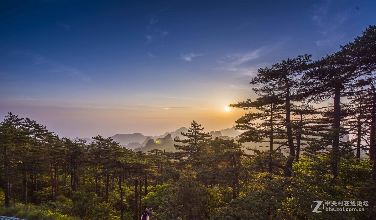 白鹅岭上的黄山日出日落