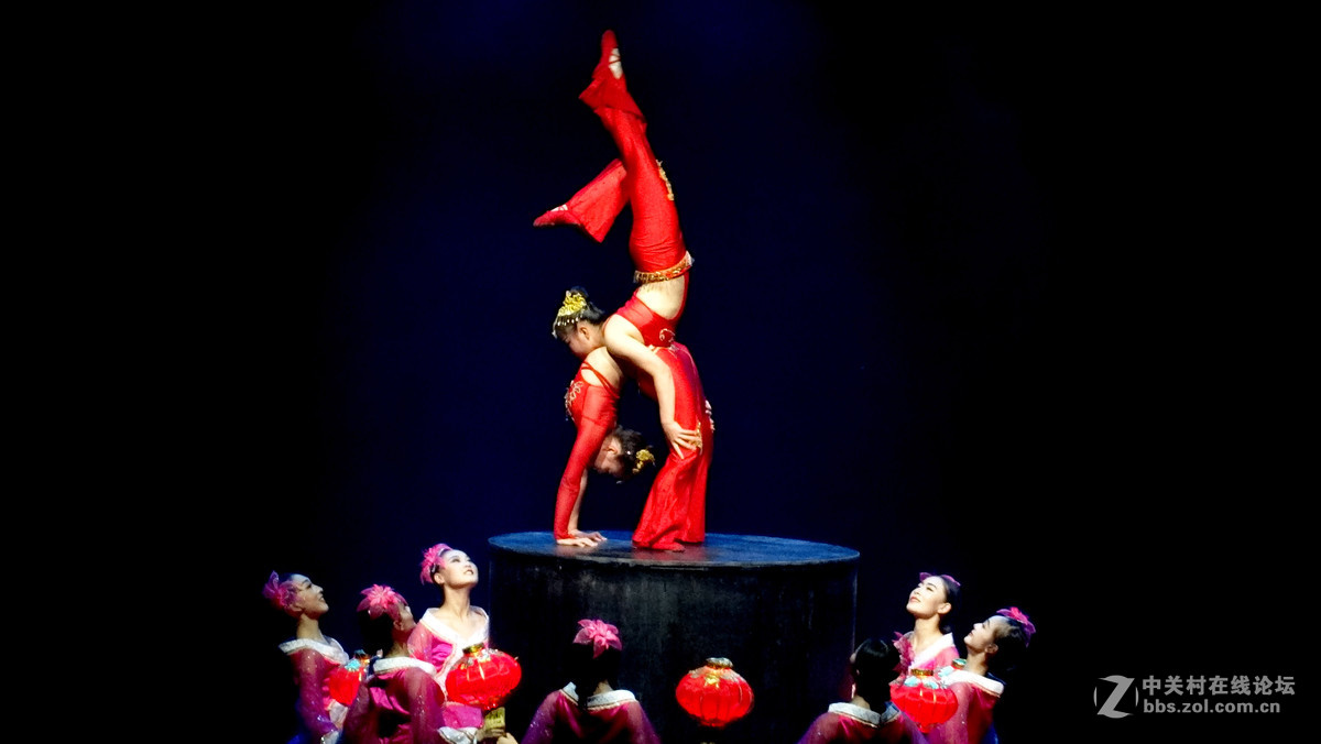 黄巧灵先生力作丽江千古情木府辉煌小片段两个小姑娘的舞蹈很美