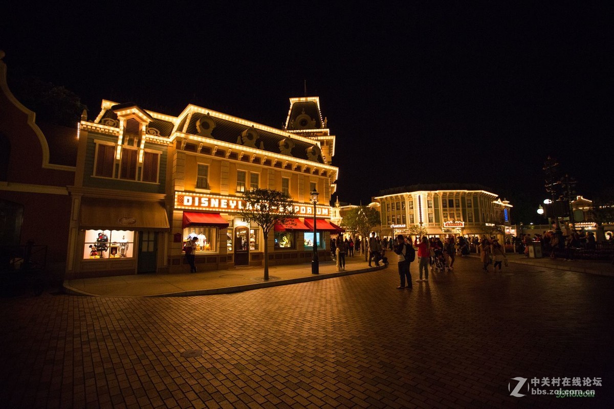 香港夜晚的迪斯尼乐园
